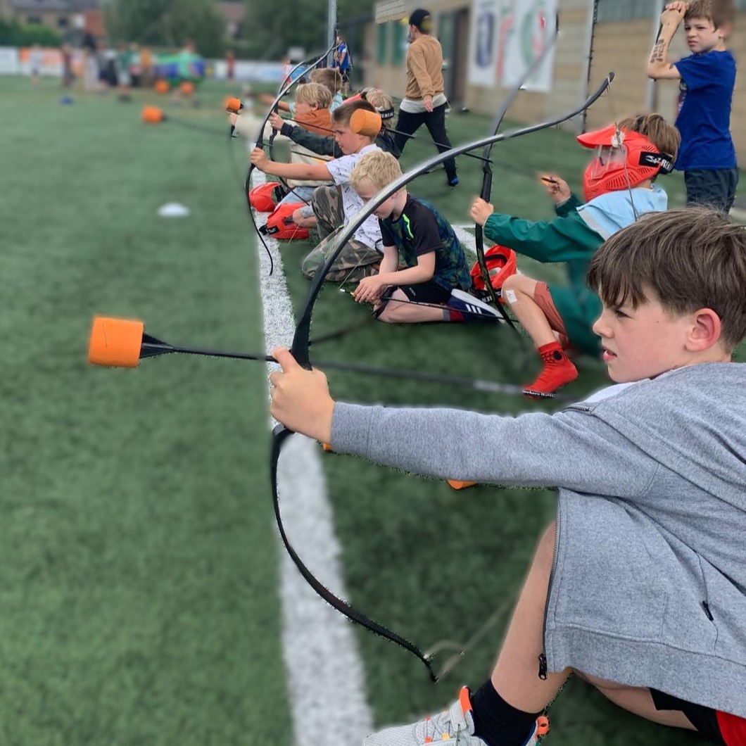 archery tag met kinderen