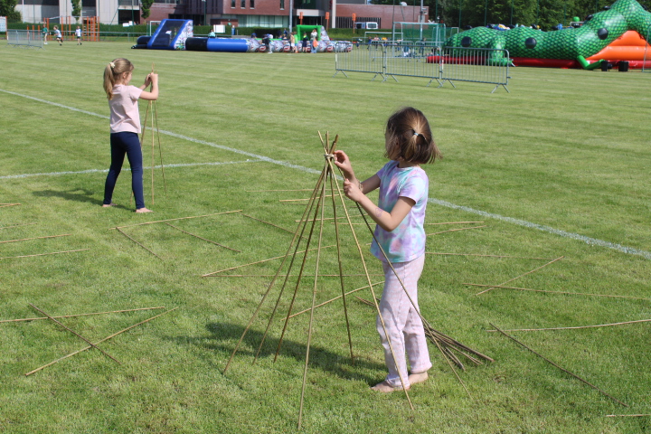 Sportdag bouwen met bamboe tijden de adventure sportdag