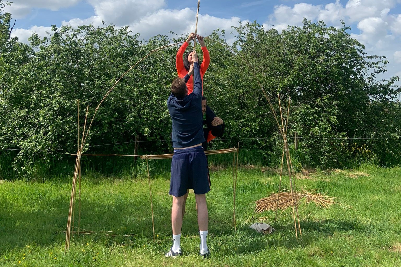 bamboe bouwen op een sportdag