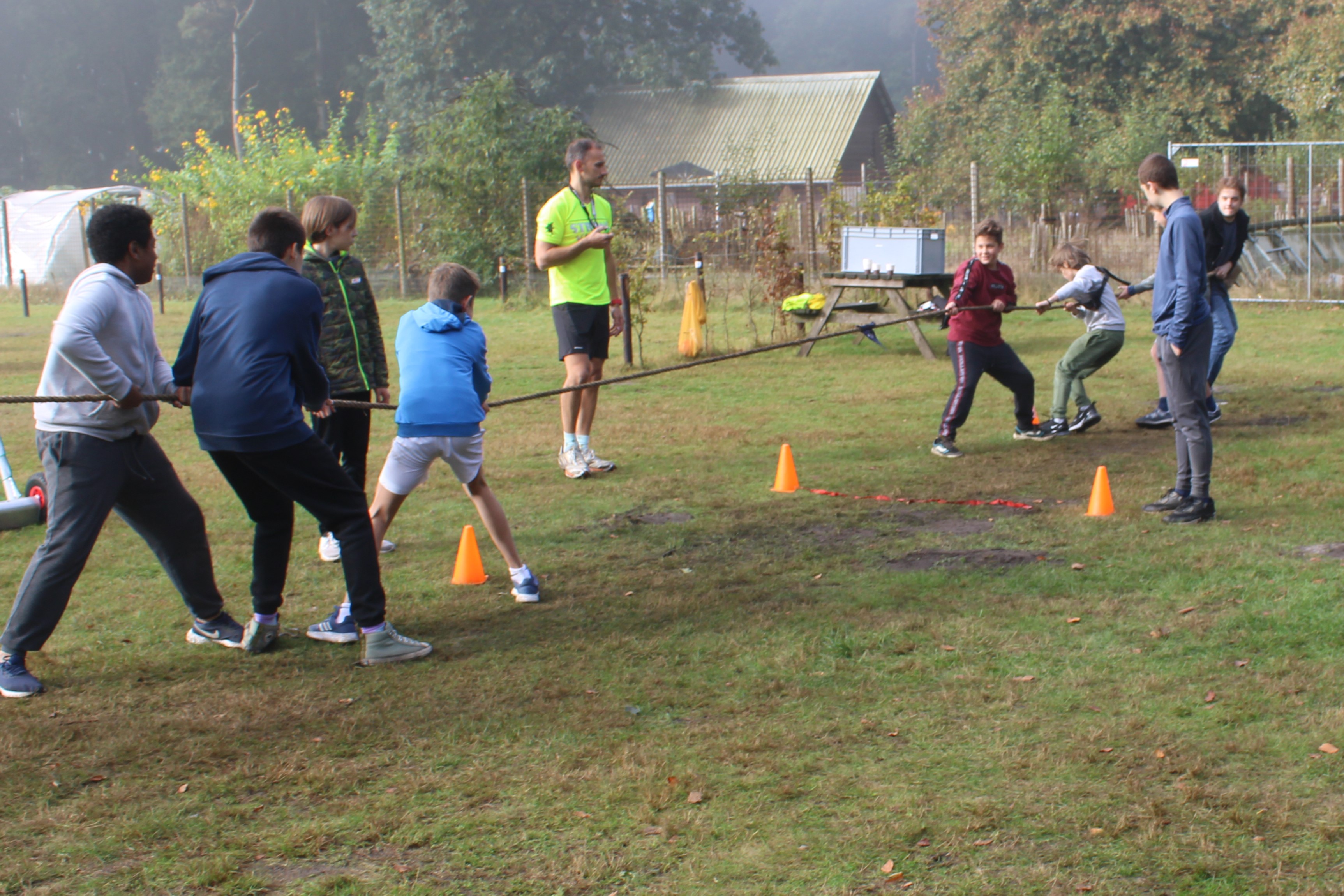 Touwtrekken sportdag middelbare school