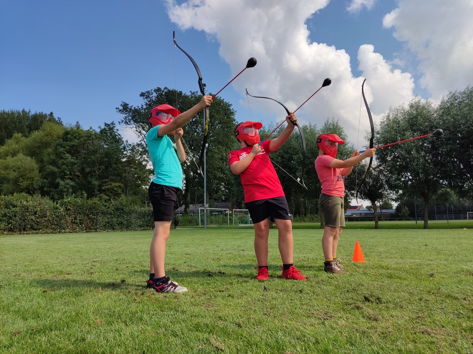 Boogschieten op de outdoor adventure sportdag