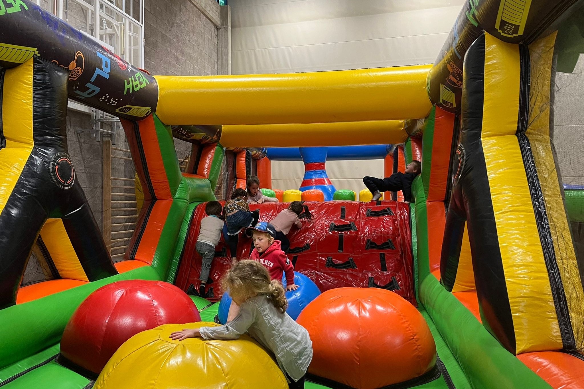 Inflatable kleuter sportdag springkasteel