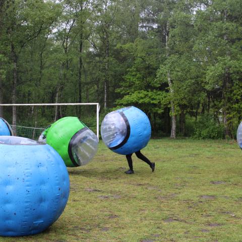 Bumperballs op sportdag middelbare school