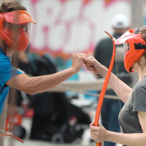 Boogschieten  op sportdag middelbare school