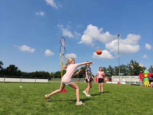 Kinderen bewegen op sportkamp