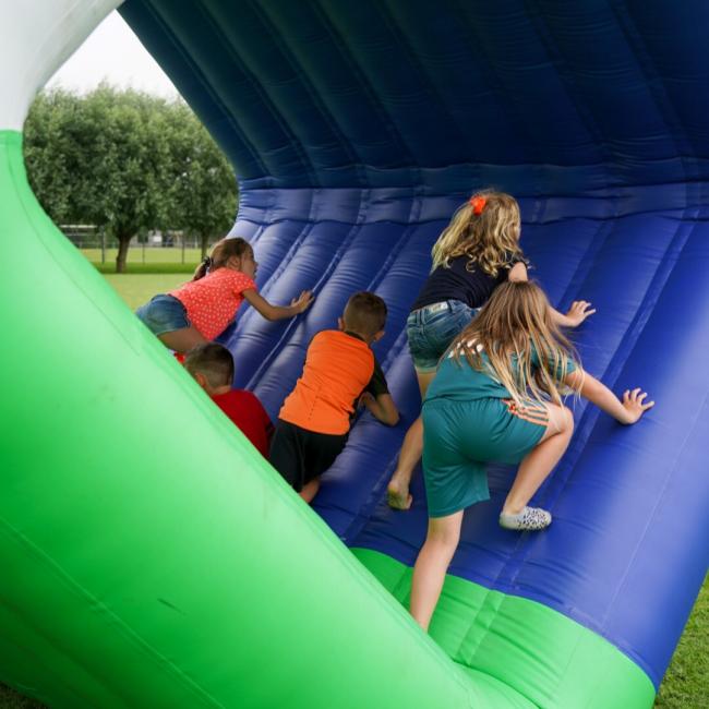 Kinderen in de flip-it op sportkamp