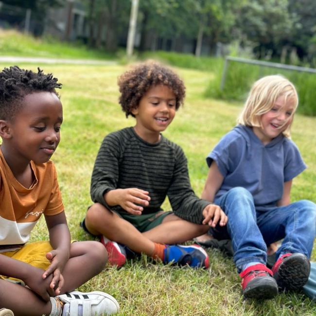 Kleutersportkamp, foto met lachende kinderen