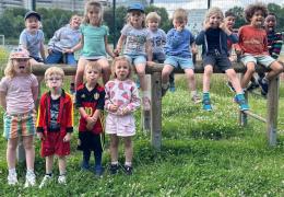 Groepje kinderen op sportkamp